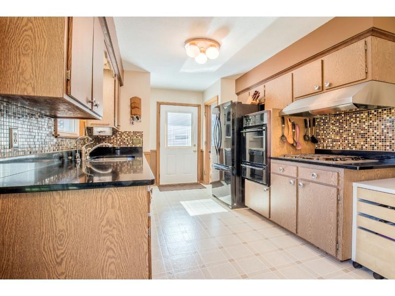 5916 Cavell Ave N, New Hope, MN 55428