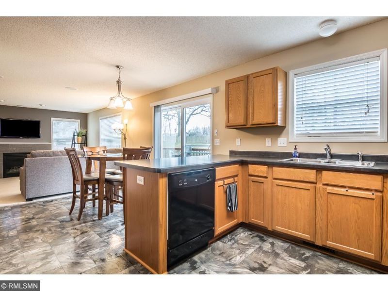 4808 Hamlet Way N, Oakdale, MN 55128