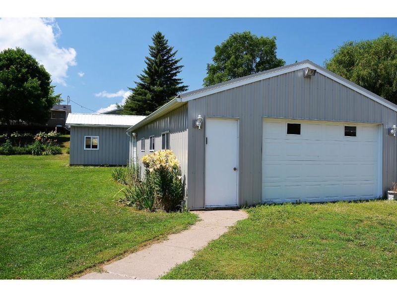 300 N 1st St, Kellogg, MN 55945
