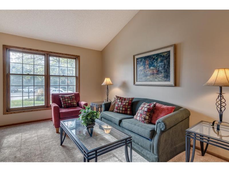 1552 Ashbury Pl, Eagan, MN 55122