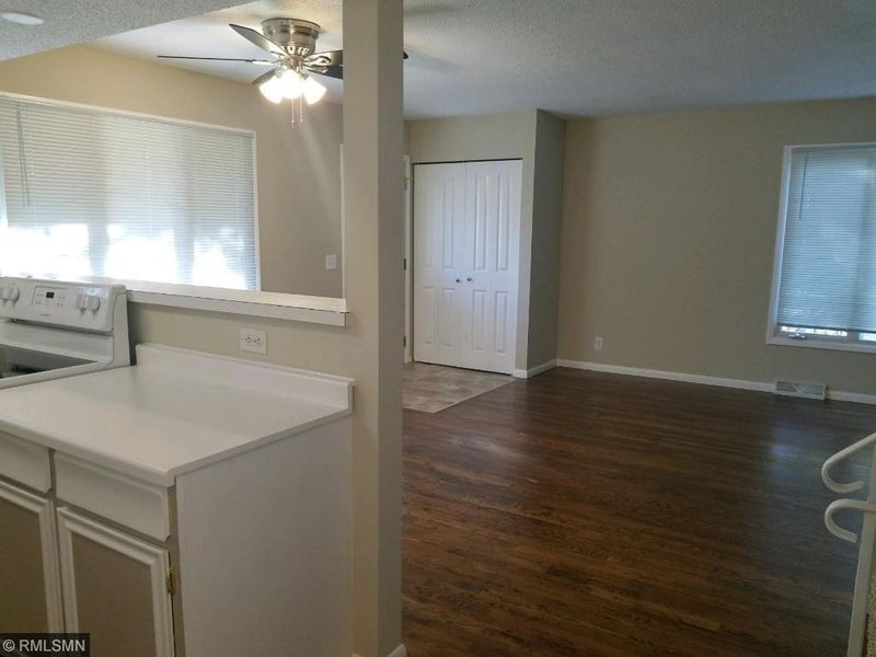 4838 Grenwich Way N, Oakdale, MN 55128