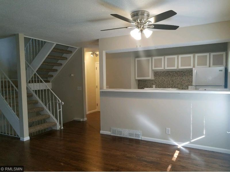 4838 Grenwich Way N, Oakdale, MN 55128