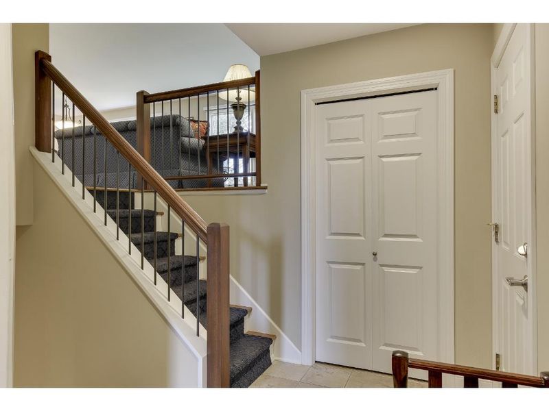 5649 Scenic Heights Dr, Minnetonka, MN 55345