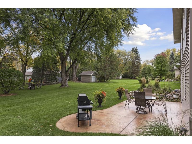 5649 Scenic Heights Dr, Minnetonka, MN 55345