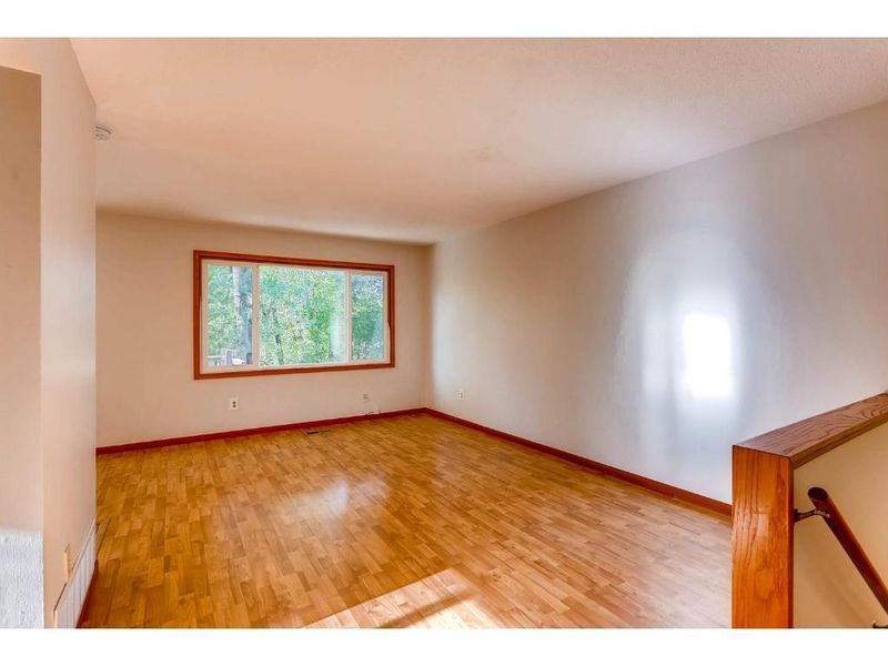 1040 105th Ave NW, Coon Rapids, MN 55433