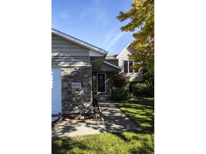 8247 Jensen Ave S, Cottage Grove, MN 55016