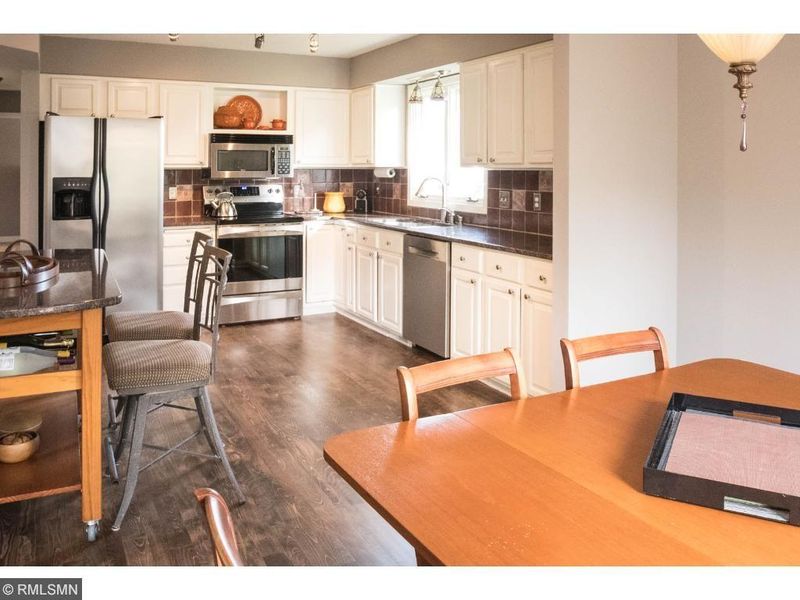 13657 Elkwood Dr, Apple Valley, MN 55124