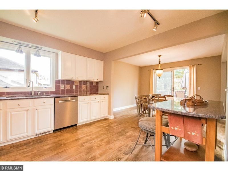 13657 Elkwood Dr, Apple Valley, MN 55124