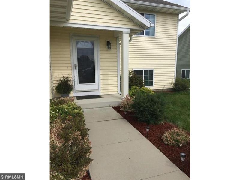 113 Harbor Hill Dr, Mankato, MN 56001