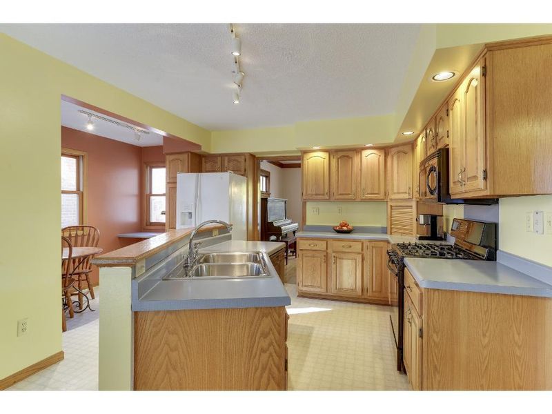 349 Hamline Ave S, Saint Paul, MN 55105