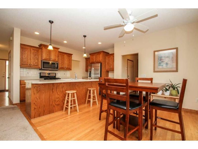 9686 Dunes Ave, Cottage Grove, MN 55016