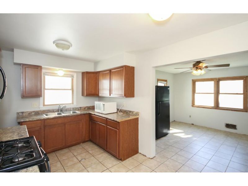 750 Thomas Ave, Saint Paul, MN 55104