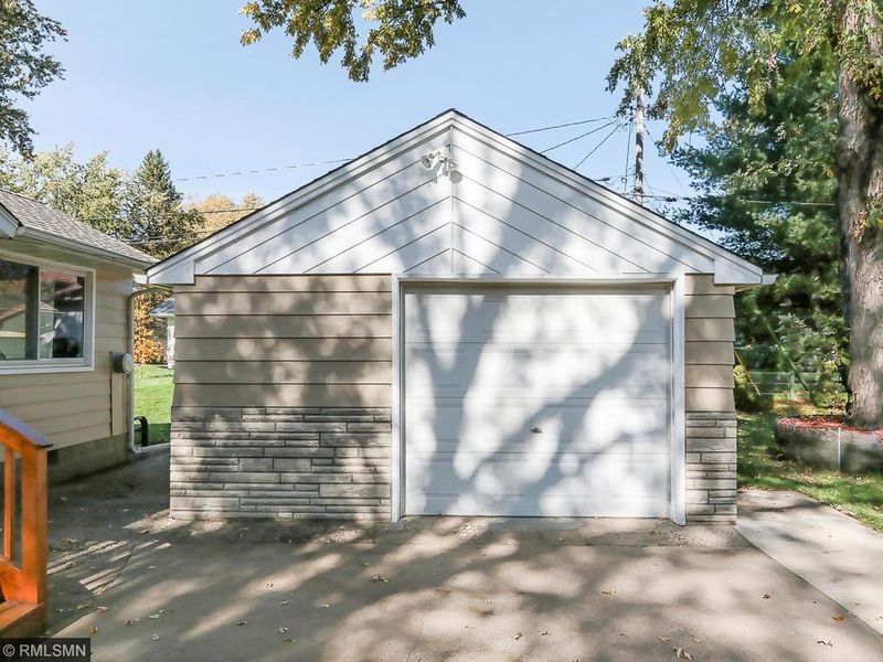 5300 Byron Ave N, Crystal, MN 55429
