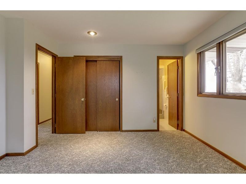 1833 Gramsie Rd, Arden Hills, MN 55112