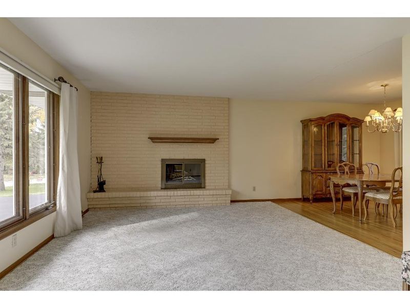 1833 Gramsie Rd, Arden Hills, MN 55112