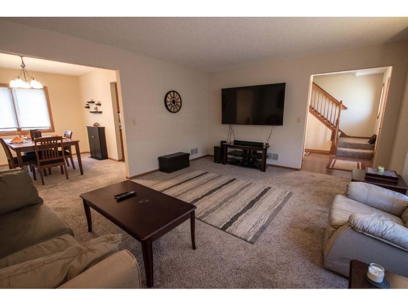 6067 W Broadway Ave, New Hope, MN 55428
