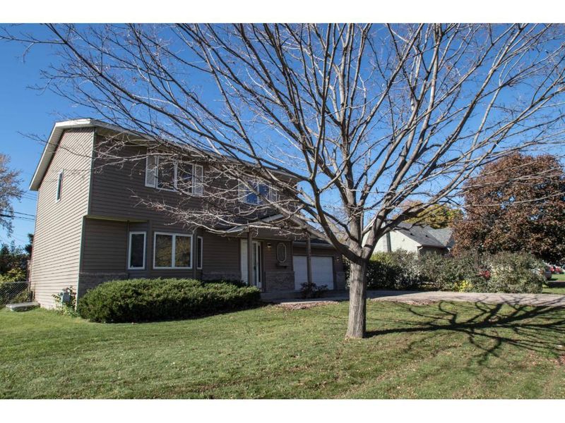 6067 W Broadway Ave, New Hope, MN 55428