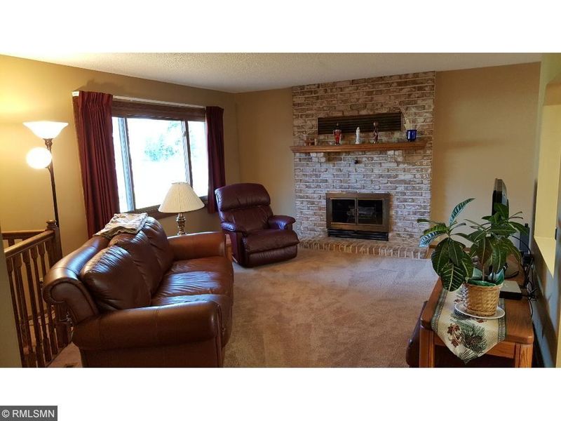 812 86th Ln NW, Coon Rapids, MN 55433