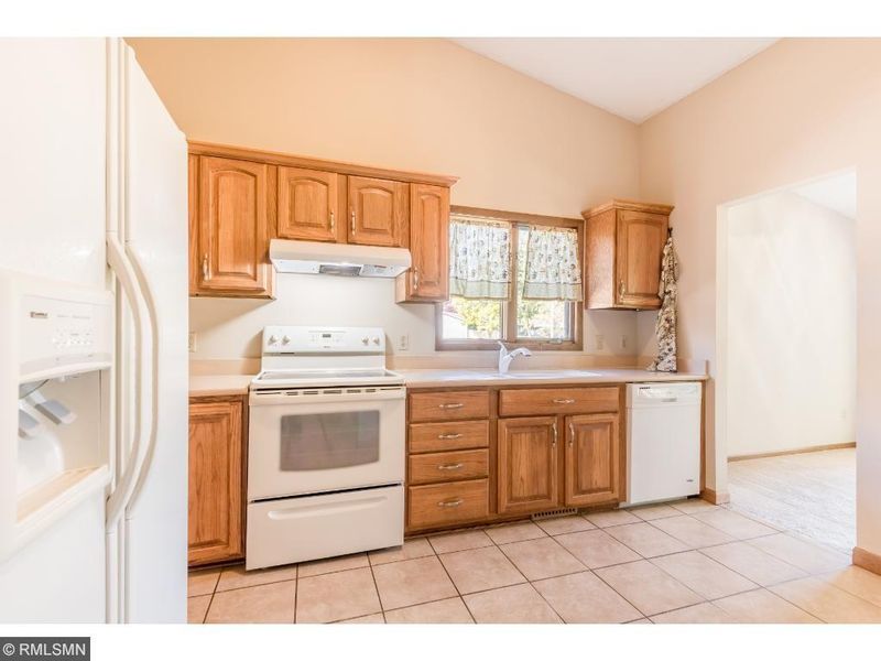 2406 County Road D W #1, Roseville, MN 55112
