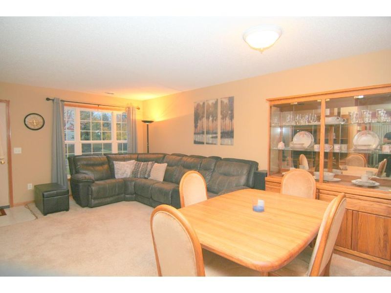 304 Wilderness Dr, Chaska, MN 55318