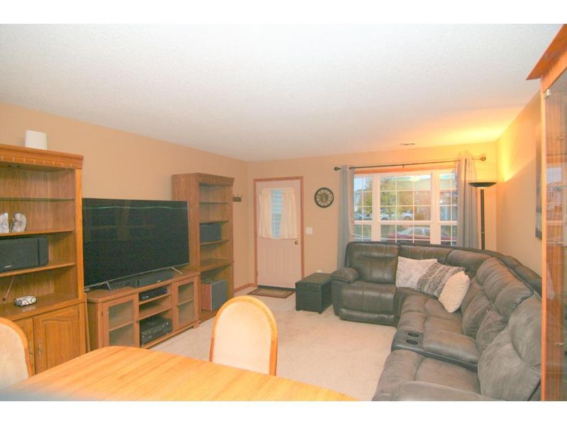 304 Wilderness Dr, Chaska, MN 55318