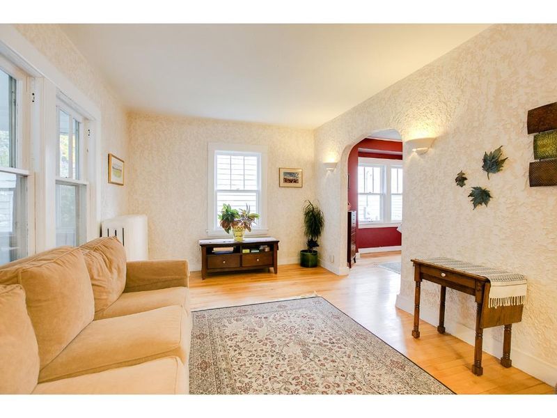 1024 Argyle St, Saint Paul, MN 55103