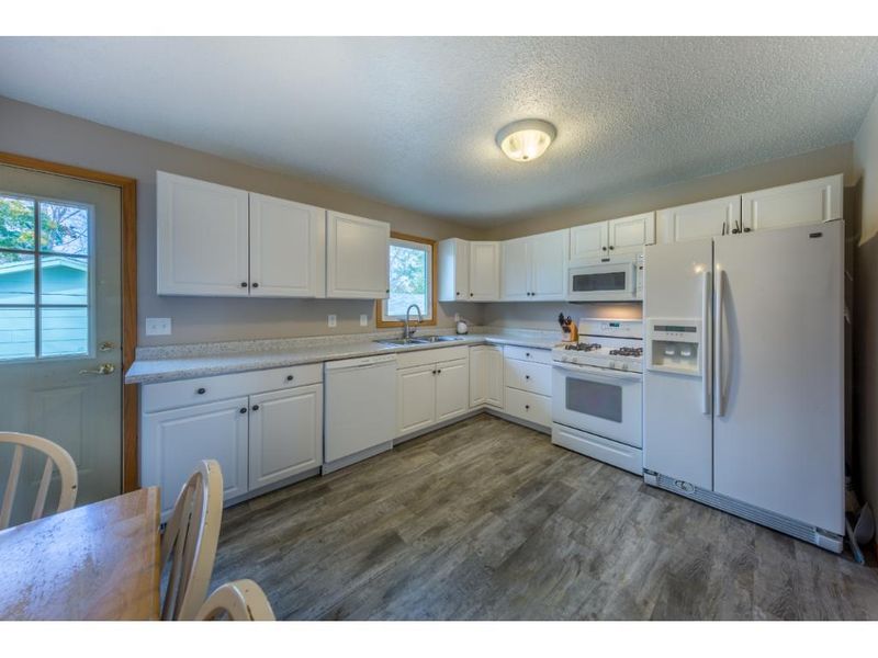 8500 Green Haven Dr, Brooklyn Park, MN 55445