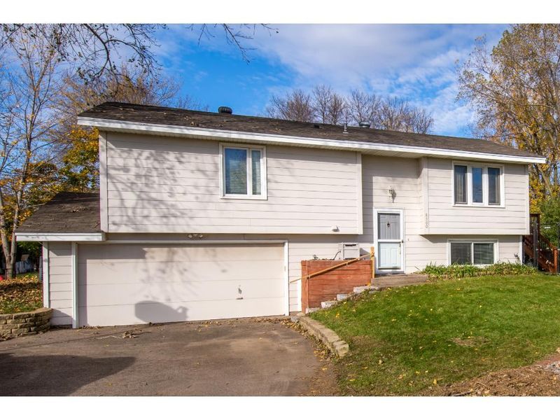 8500 Green Haven Dr, Brooklyn Park, MN 55445