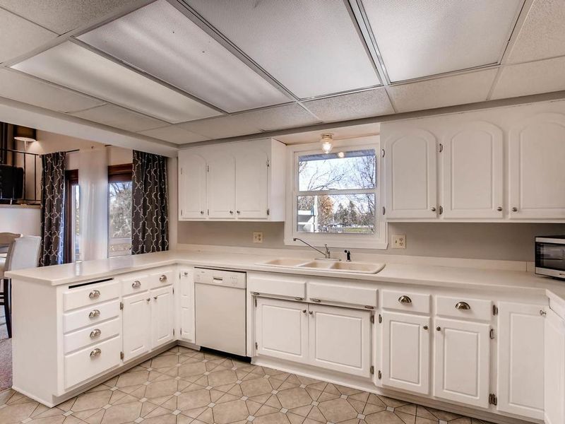 30940 Belair Dr, Lindstrom, MN 55045