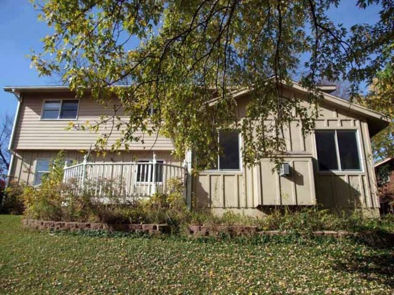 112235 Hutchins Ct, Chaska, MN 55318