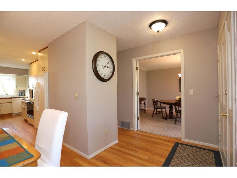 7360 Longview Cir, Chanhassen, MN 55317