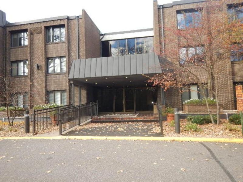 3412 Oak Ridge Rd #221, Minnetonka, MN 55305