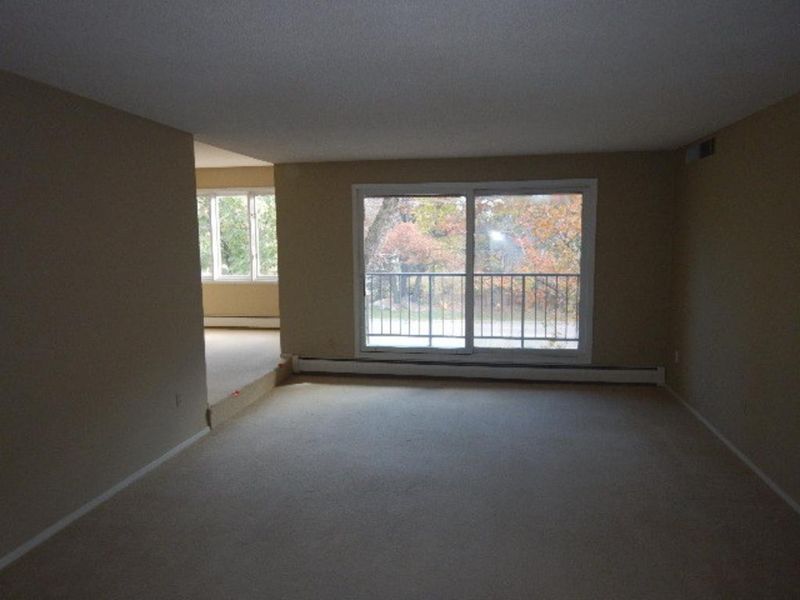 3412 Oak Ridge Rd #221, Minnetonka, MN 55305