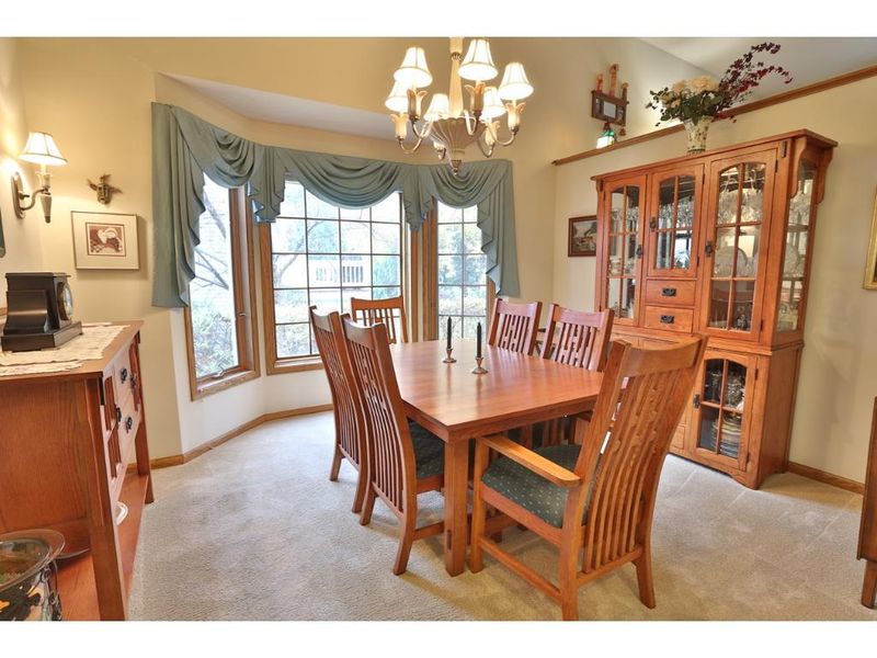 1215 Birch Pond Trl, White Bear Lake, MN 55110