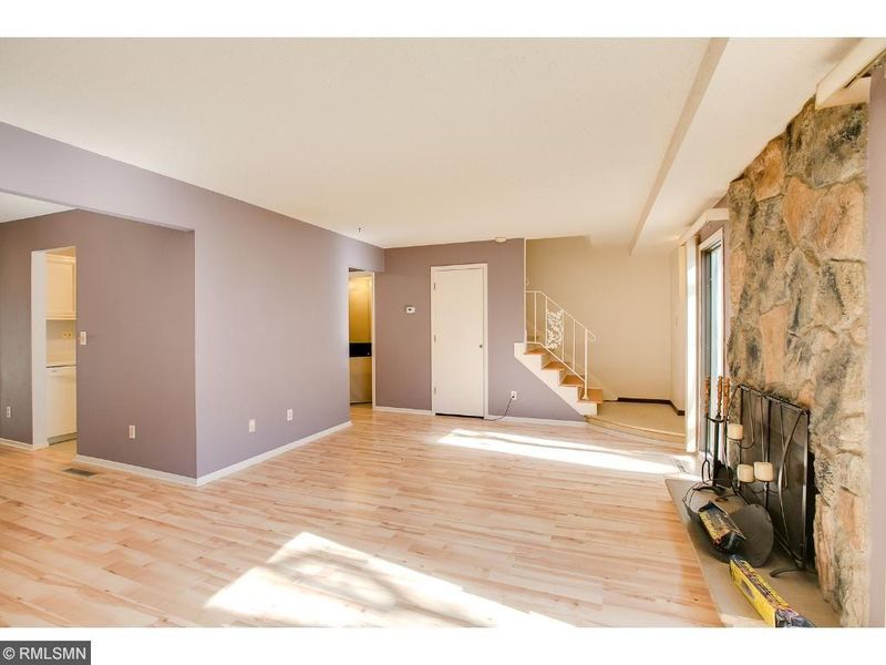 1244 Landmark Trl S, Hopkins, MN 55343