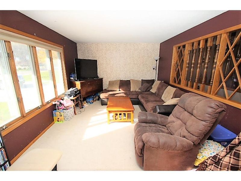 25 5th St NE, Melrose, MN 56352