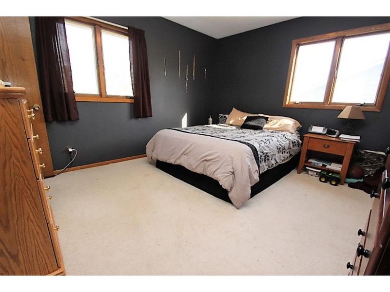 25 5th St NE, Melrose, MN 56352
