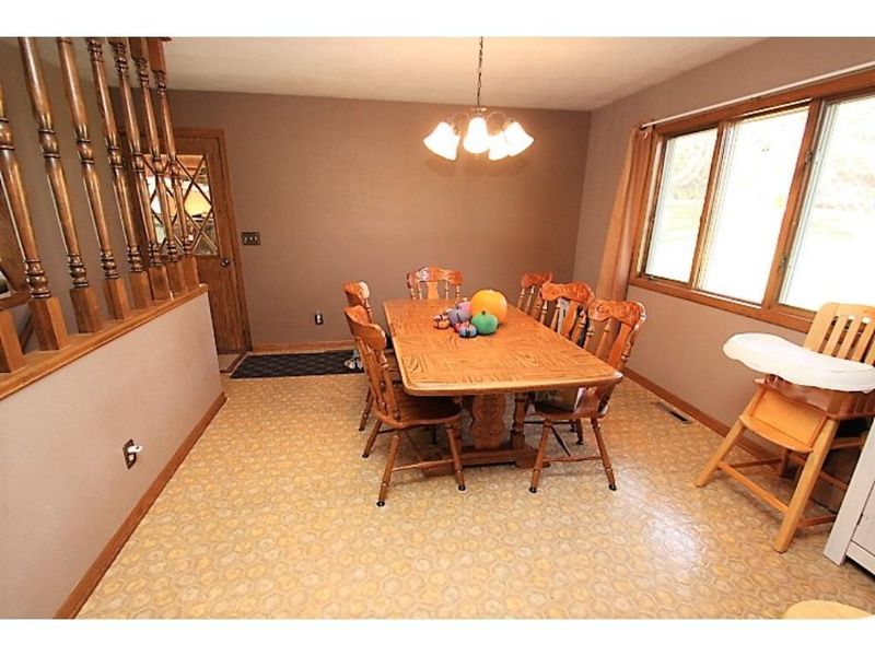 25 5th St NE, Melrose, MN 56352