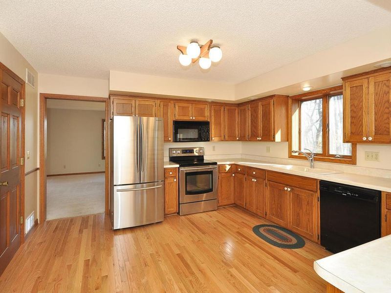 4648 Woodland Cir, Loretto, MN 55357