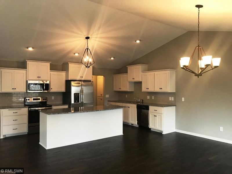 13405 Pine View Ln, Lindstrom, MN 55045