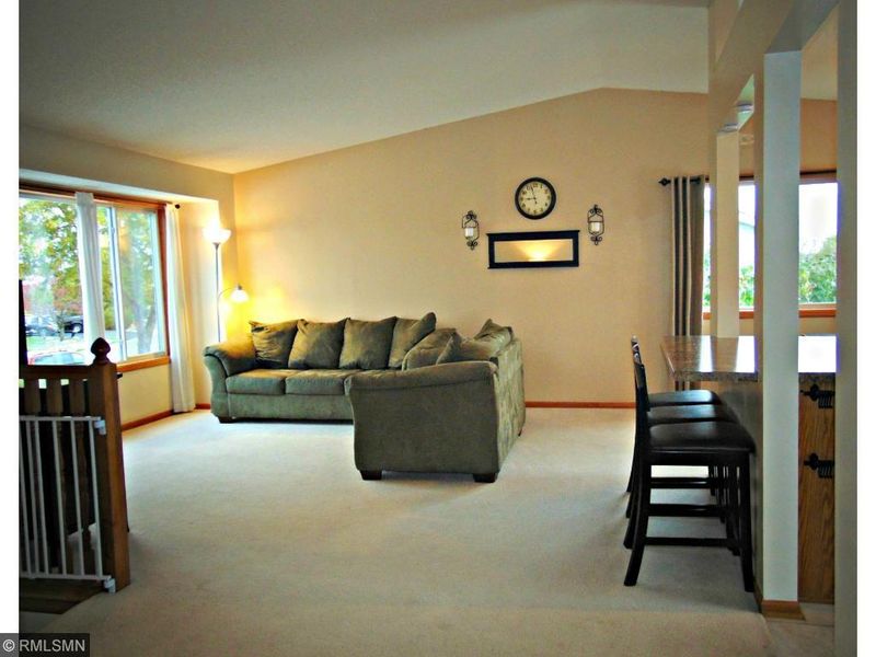 4759 Farmstead Dr, Monticello, MN 55362