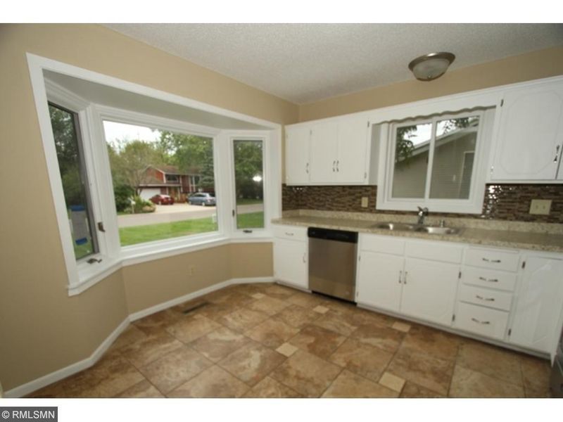3095 Thunder Bay Rd, Little Canada, MN 55117