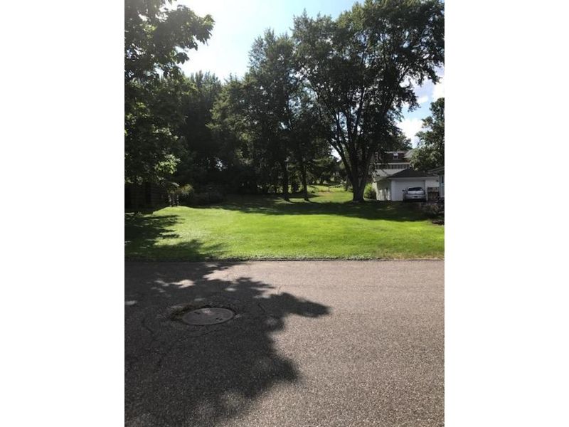 2001 Gettysburg Ave N, Golden Valley, MN 55427