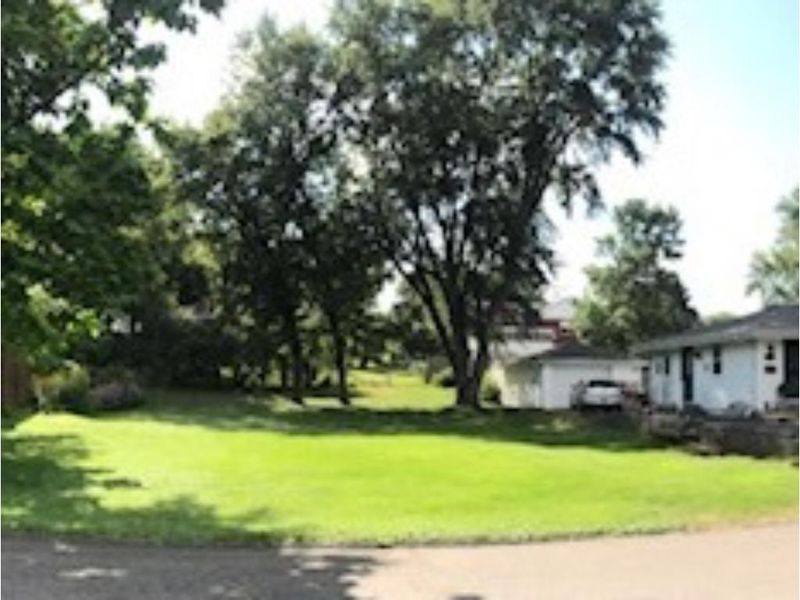 2001 Gettysburg Ave N, Golden Valley, MN 55427