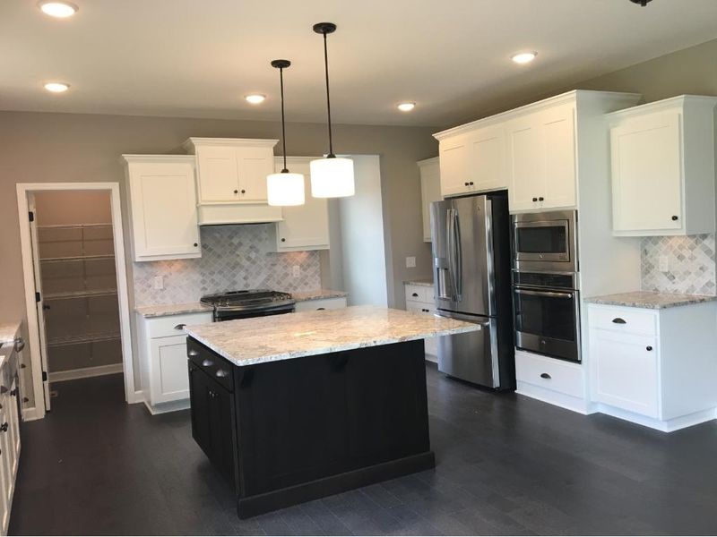 6828 Alverno Ct, Inver Grove Heights, MN 55077