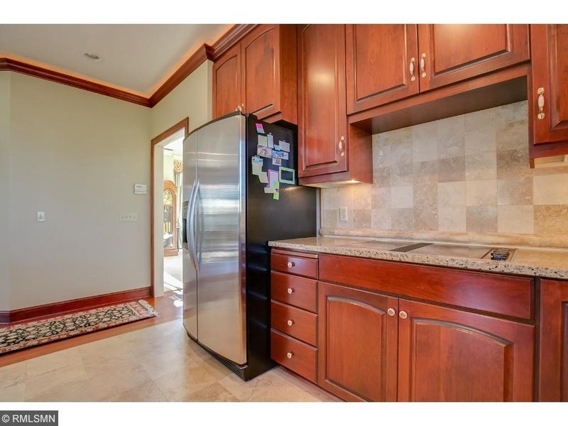 7055 Sarah Dr, Chaska, MN 55318