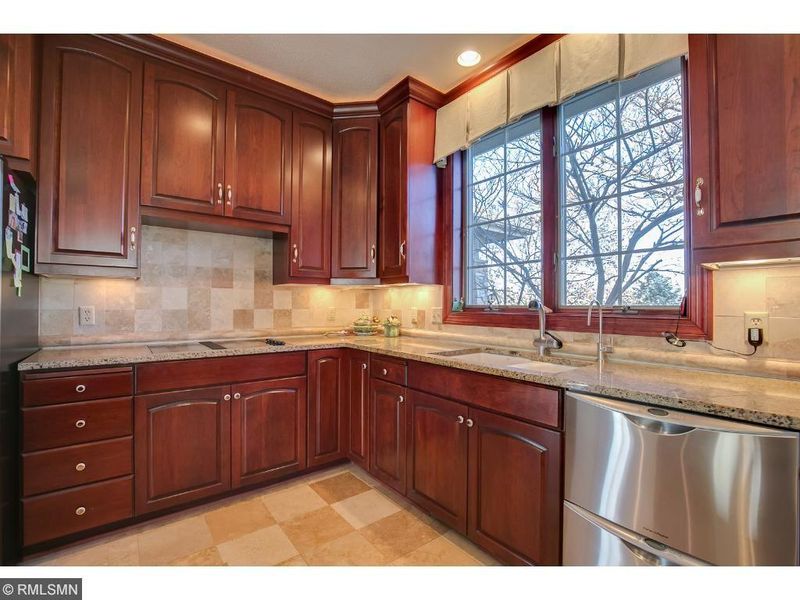 7055 Sarah Dr, Chaska, MN 55318