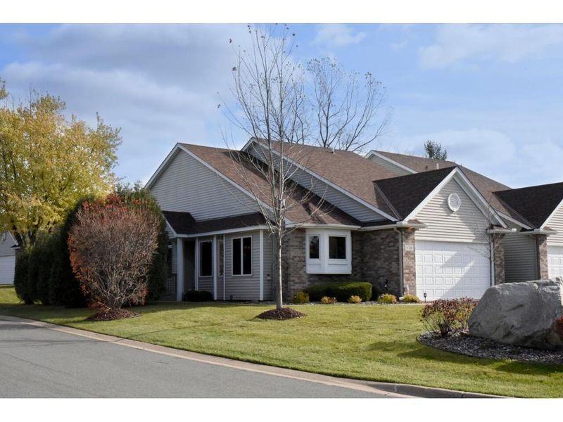 14301 Peninsula Point Dr, Savage, MN 55378