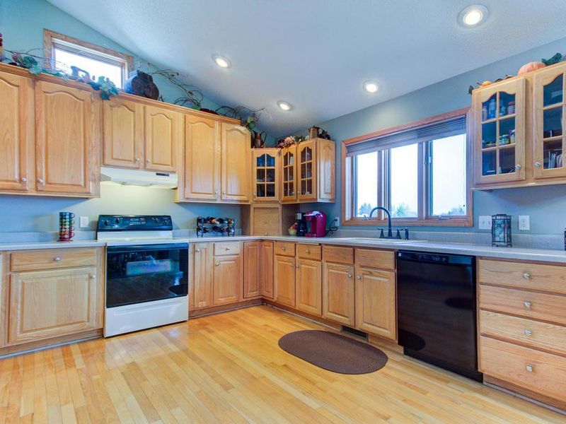 1721 Sun Bird Dr, Faribault, MN 55021