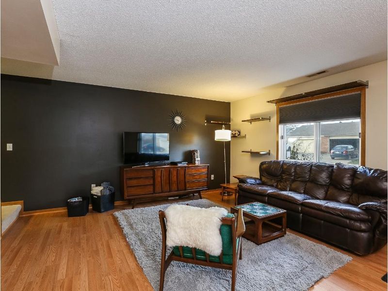 15882 Griffon Pa, Apple Valley, MN 55124